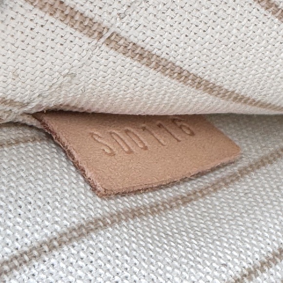 Louis Vuitton Damier Azur Neverfull Pouch - Picture 4 of 8